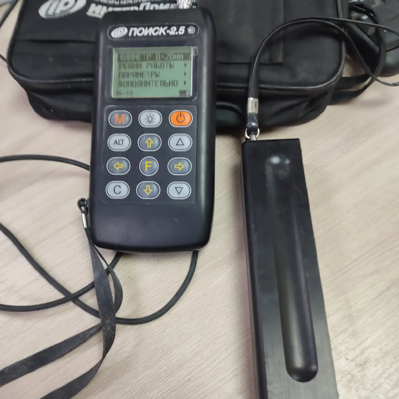 Прибор для определения местоположения арматуры в бетоне