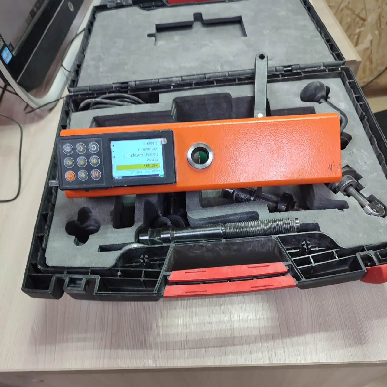 Прибор для определения прочности бетона методом отрыва со скалыванием