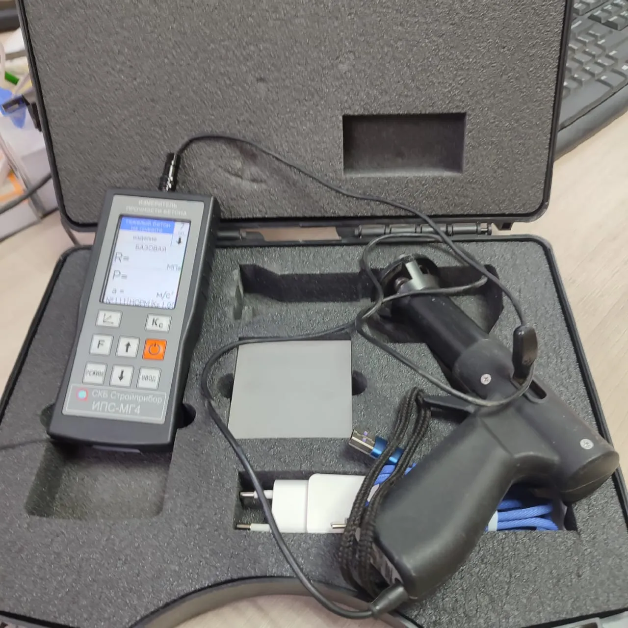 Прибор для определения прочности бетона ударно-импульсным методом